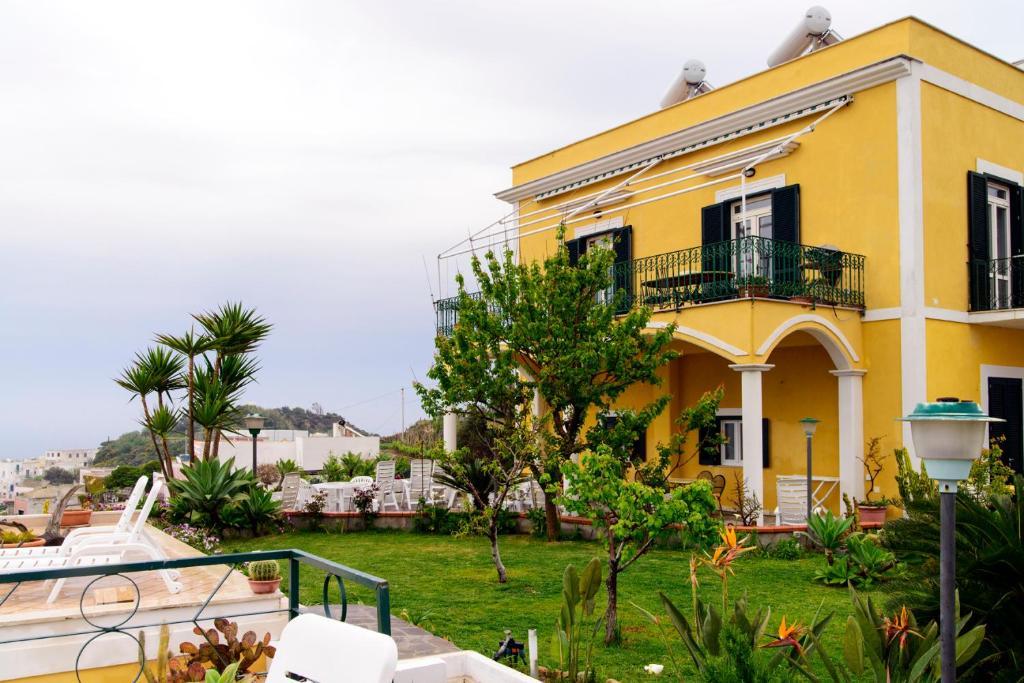 Villa Ersilia Понца Экстерьер фото